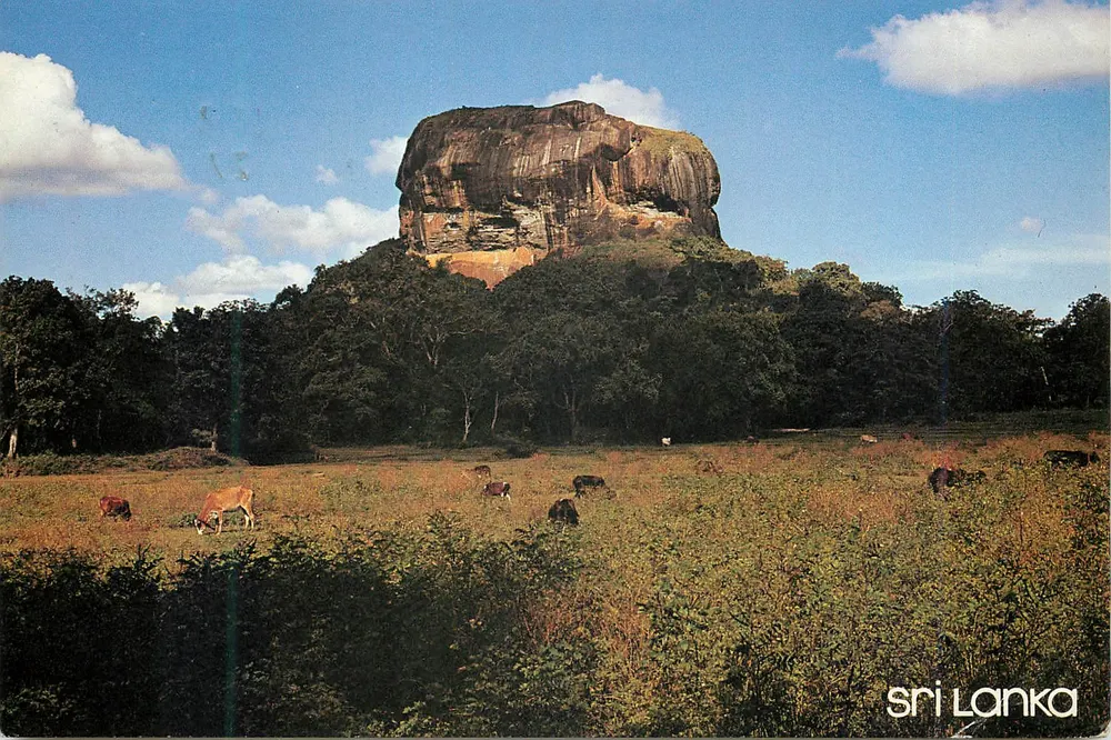 सिगिरिया के चट्टान — श्री लंका — प्रकाशक श्री लंका - आगे
