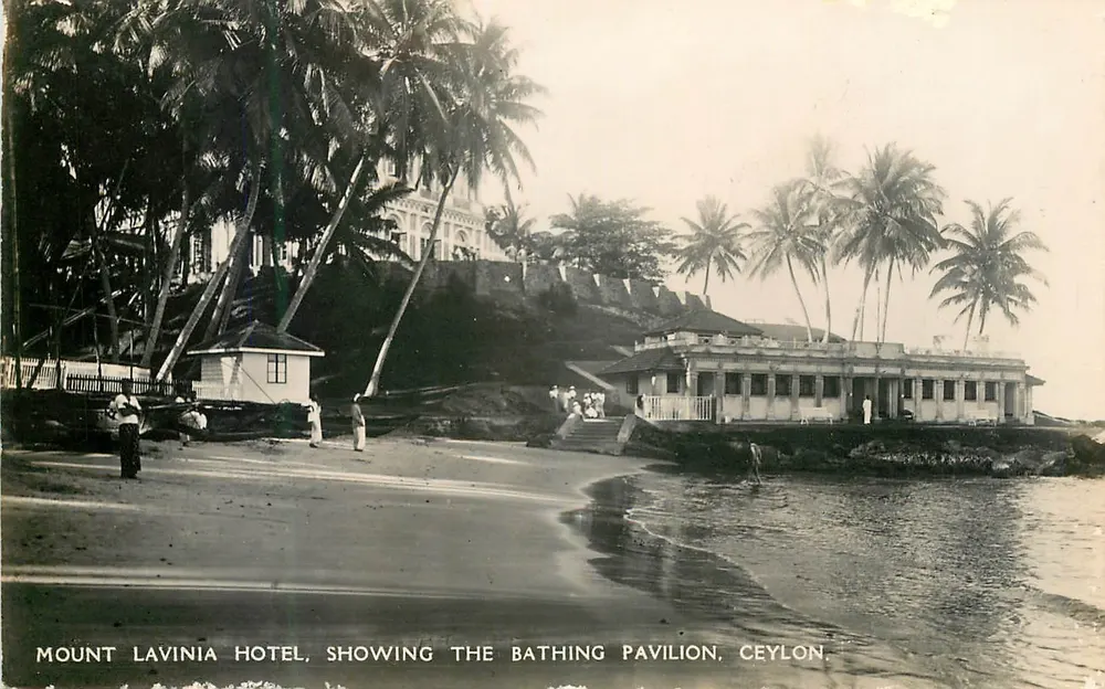 Hotel Mount Lavinia — Pavilhão de banho — Ceylan - Frente