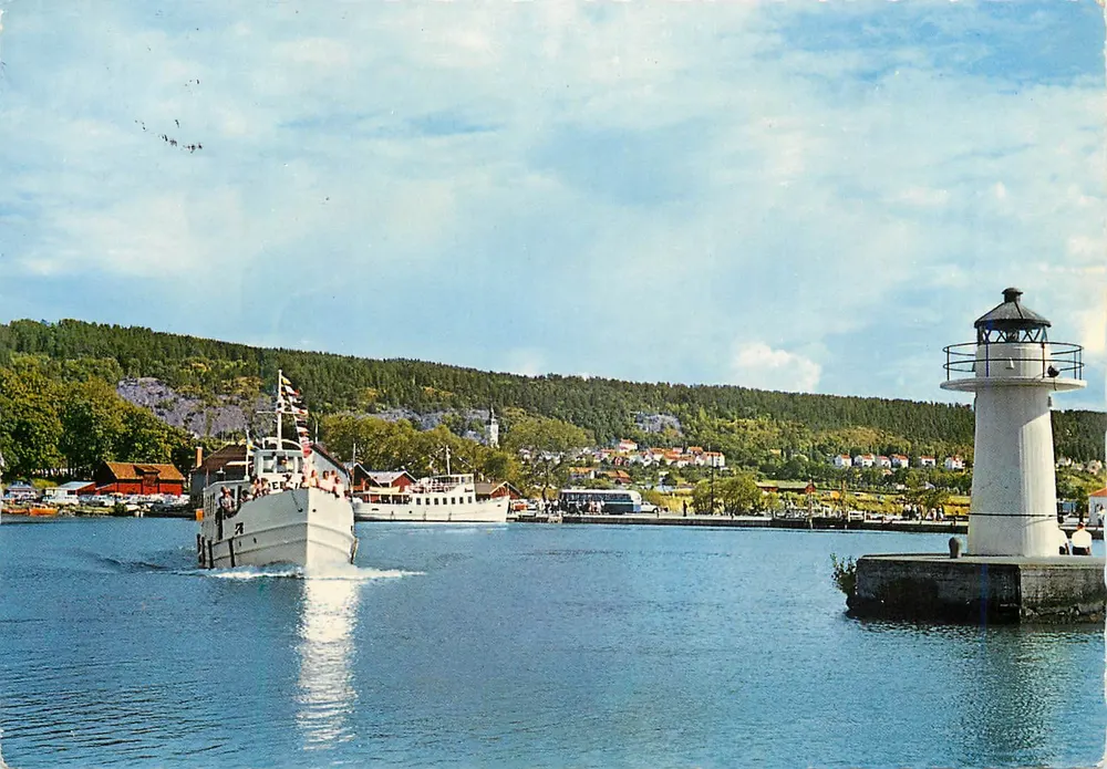 Gränna. Hamnen — vista do porto com farol e barco — editor Calla Sundbecks Eftf. - Frente