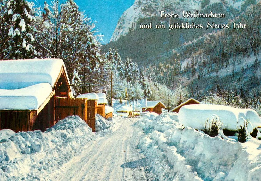 Paisagem invernal na montanha — Feliz Natal e um feliz Ano Novo — editor não visível - Frente
