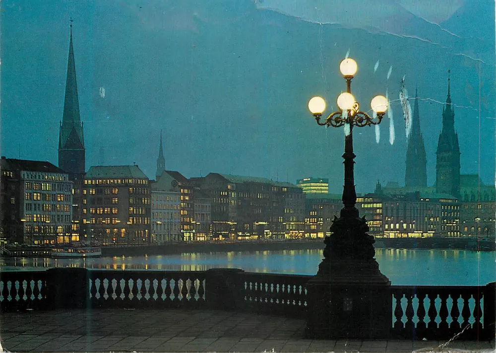 Hamburg — Ansicht der Stadt von der Lombardsbrücke — Conwa Grossovertrieb GmbH, Hamburg - Vorderseite