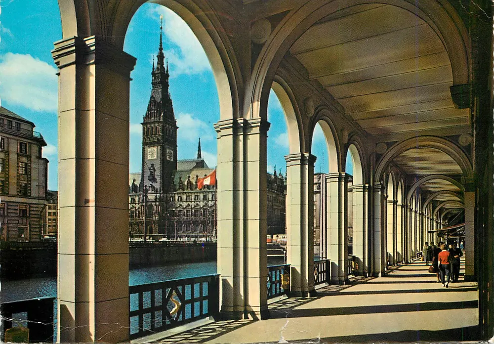 Hambourg — vue des Alsterarkaden et du Rathaus — éditeur Käufers, n° 920/19 - Recto