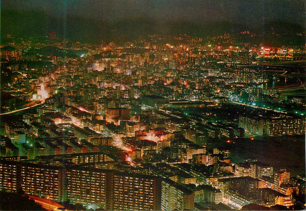 Nuit de Kowloon — scène urbaine — série 059 - Recto