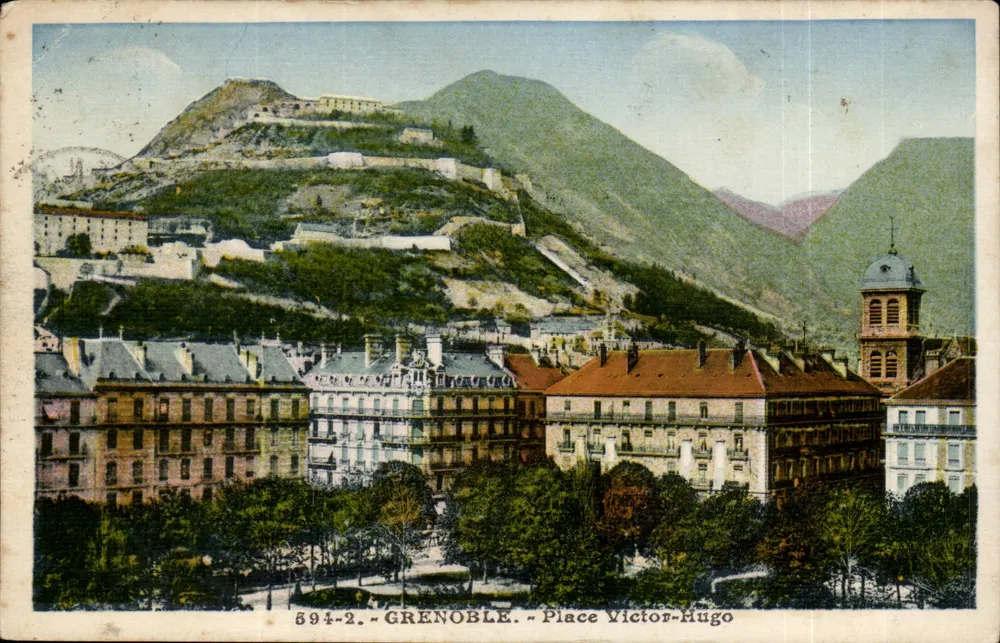 Grenoble — Place Victor-Hugo — editor A. Houltier, n° 594-2 - Frente