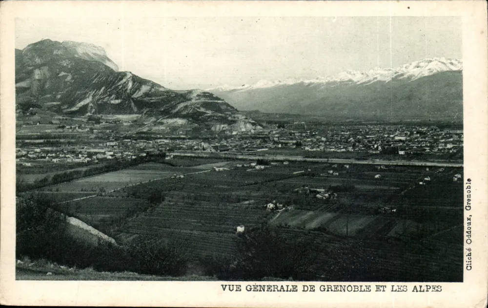 Vue générale de Grenoble et les Alpes — Cliché Oddoux, Grenoble - Recto