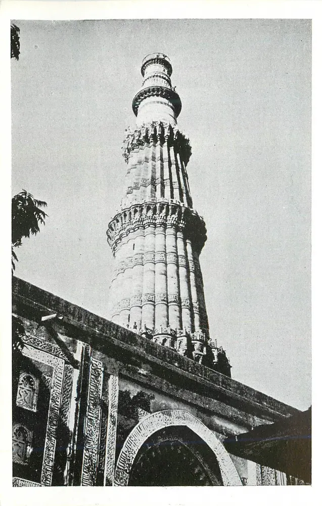 Qutb Minar avec Alai Darwaza — Delhi — Département de l'Archéologie, Inde - Recto
