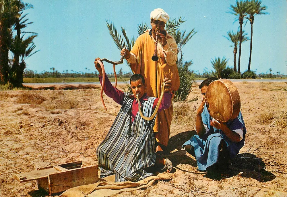 Encantadores de serpentes — Marrocos — Éditions COULEURS NATURELLES, n° M 758 - Frente