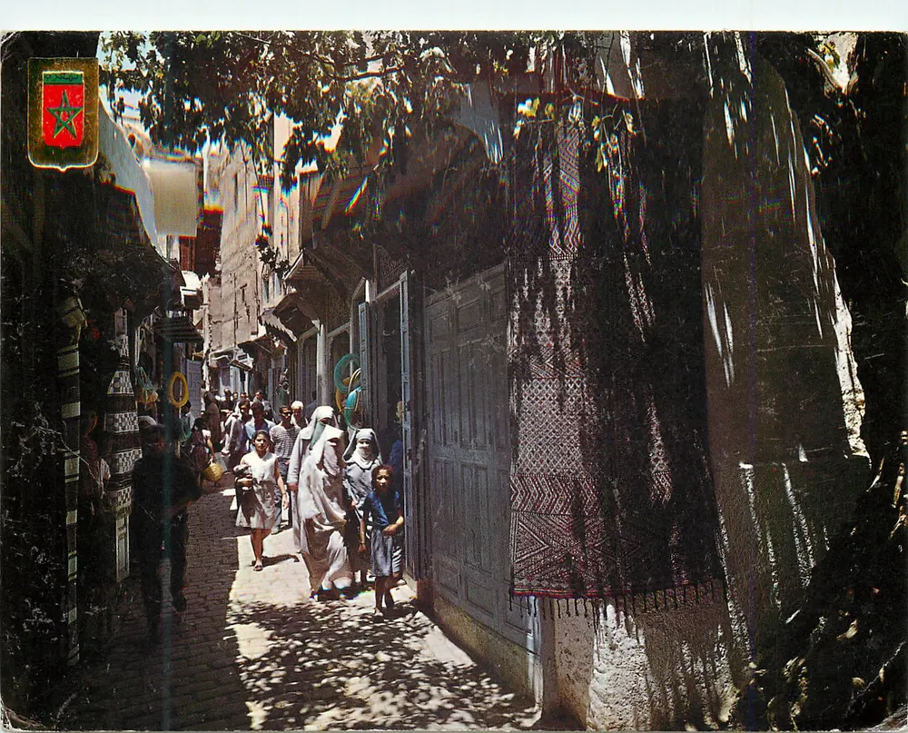 Rua animada da medina — Marrocos — editor Komaroc SA, n°3 - Frente