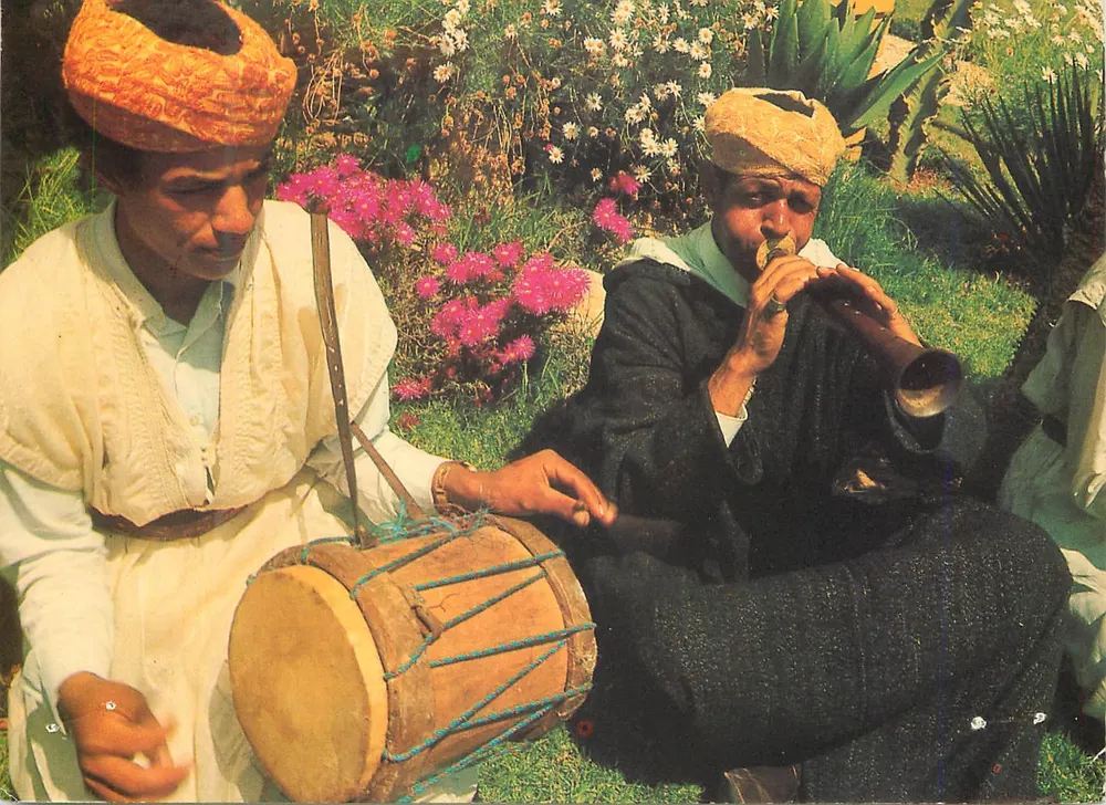 Músicos rifains — Al Hoceïma — Ângulo das ruas de Dinant e St Sébrie — Exclusividade Socheppress - Frente