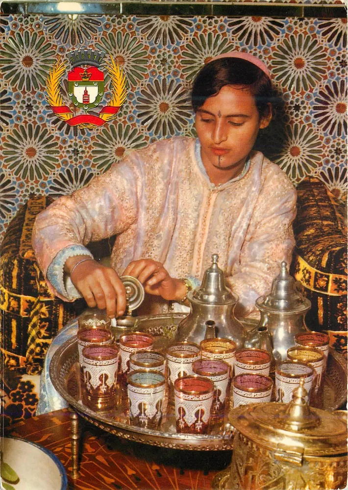 Cerimônia do chá no Marrocos — reprodução da cidade de MARRAKECH — Editor: 302 rua Mostafa el Maani - Frente