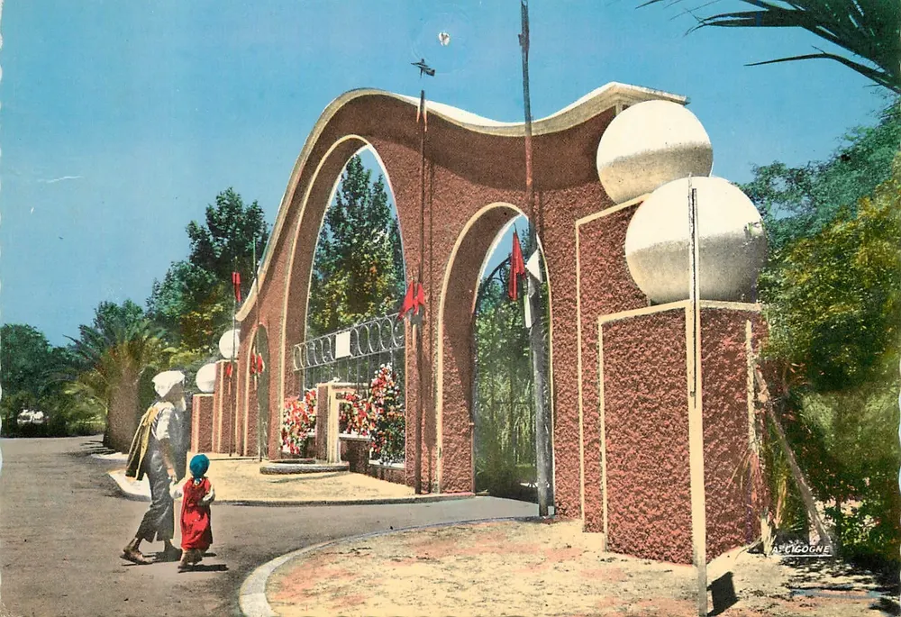 Entrada do Parque S.A.R. Lalla Aïcha — Oujda — Edições La Cigogne - Frente