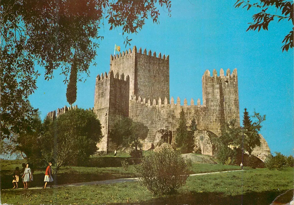 Castle of Guimarães — Portugal — Publisher Guimarães - Front