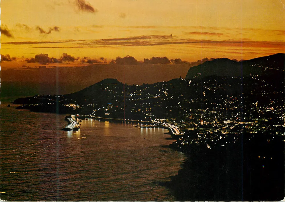Funchal (Madeira) — Vista Ocidental — Copyright by Hans Huber KG - Frente