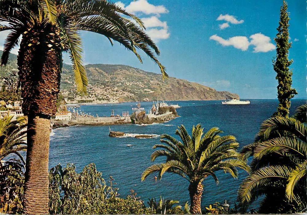 Funchal (Madeira) — Oosterzijde — Copyright by Hans Hübler KG - Voorkant