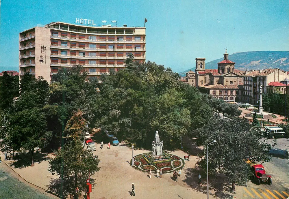 Pamplona - Hotel 'Los Tres Reyes' — Publisher García Garrabella, No. 26 - Front