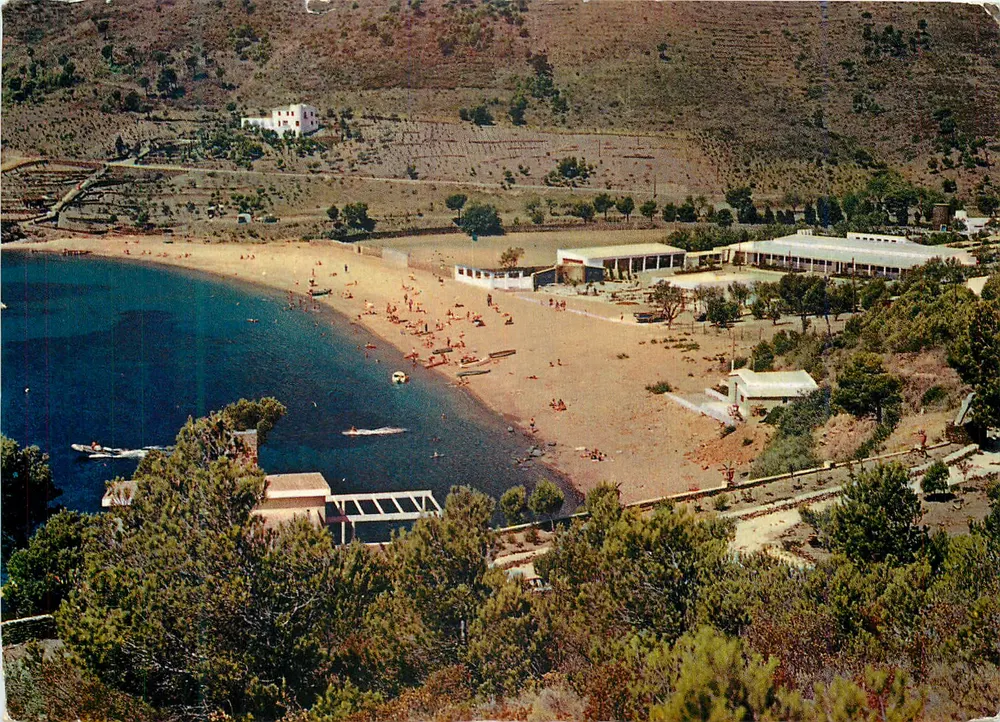 Cala Montjov — plage et installations — Éditions Arribas Zaragoza - Frente