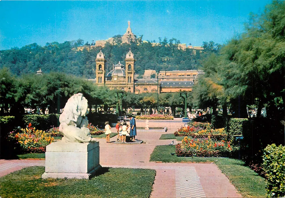San Sebastián — Gärten und Rathaus — Victor Pradera, 67 - Vorderseite