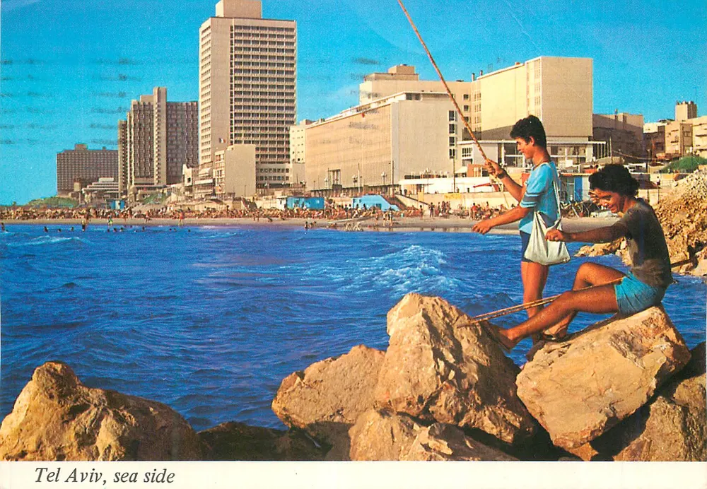 Tel Aviv, margem marítima — vista da praia e dos edifícios — direitos reservados PAIPHOT - Frente