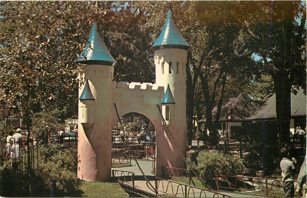 Schlossportal — Vergnügungspark — Publishers' News Co. — 1967 - Vorderseite