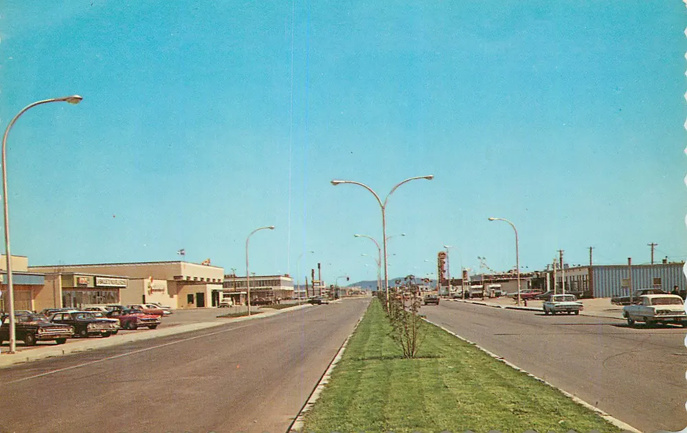 Boulevard Laure am Eingang der Stadt Sept-Îles — Québec, Kanada — Verlag UNIC, Nr. 21818-C - Vorderseite