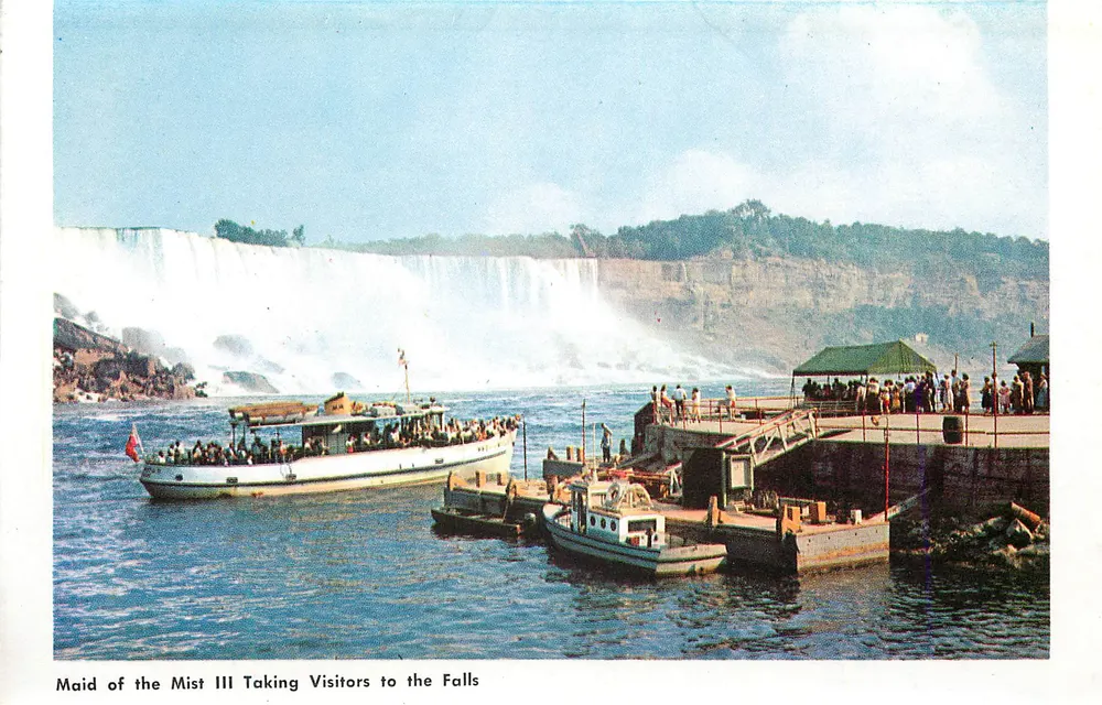Niagara Falls — Maid of the Mist III nimmt Besucher zu den Wasserfällen — American Falls von Queen Victoria Park - Vorderseite
