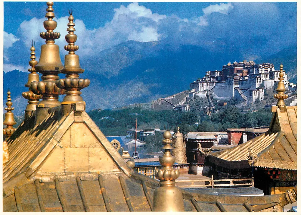 पोतला महल — पोतला महल के दृश्य दाजियाओ धर्मशाला से — प्रकाशक ज़हौहुआ पब्लिशिंग हाउस, बीजिंग - आगे