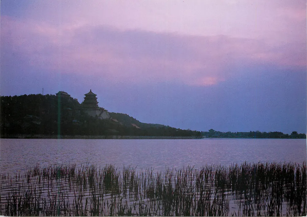 Fernsicht des Longevity Bergs / Das Sommerpalast — Vertrieben von China National Publications Import and Export Corporation - Vorderseite