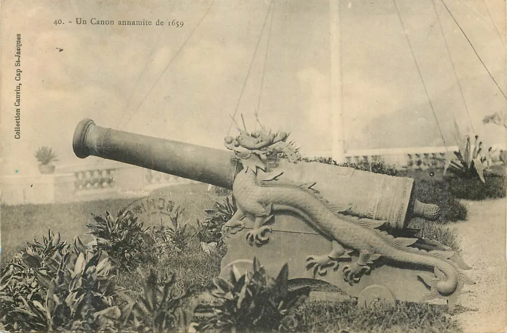 Canhão annamita de 1659 — decorado com uma escultura de dragão — Coleção Cap St-Jacques - Frente