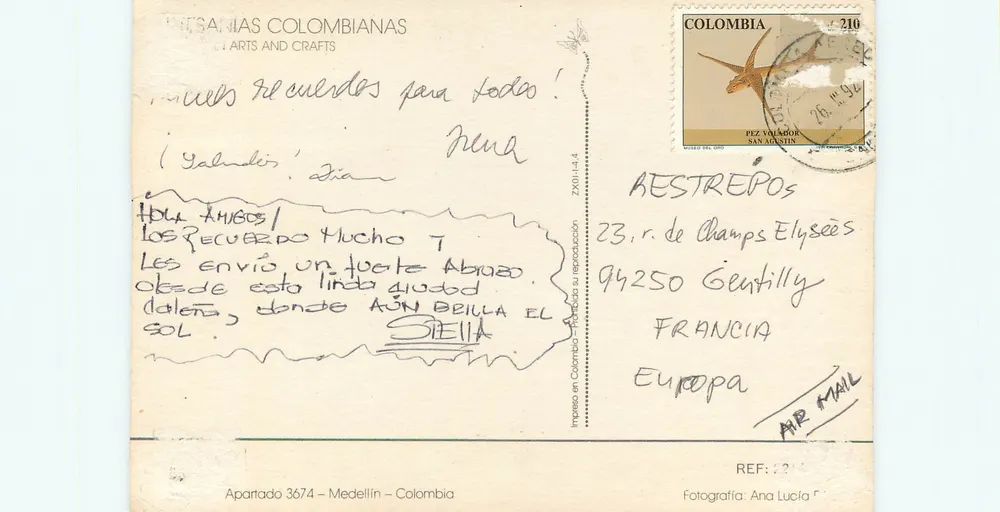 Mercado artesanal colombiano — Cestas e objetos entrelaçados — Editor: CASAS COLOMBIANAS - Verso