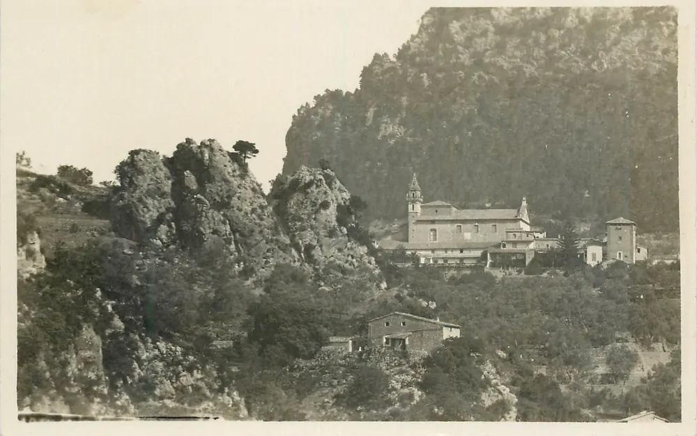 Igreja e aldeia na montanha — Truyol, Majorca — Série 'Truyol' - Frente