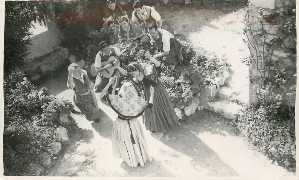 Dança e música em traje tradicional — Aires de Montanya de E. y D. - Selva (Mallorca) — Foto ROSSELLO - Inca - Frente