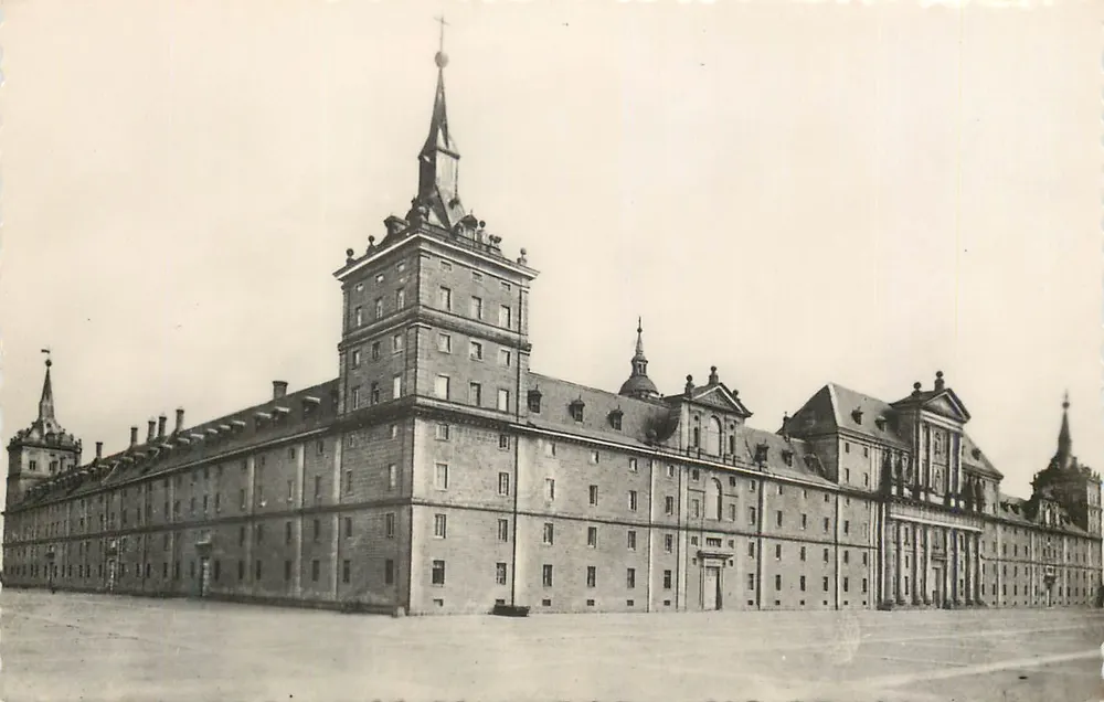 Kloster El Escorial — Hauptfassade und Ecke des Seminariums — Heliotipia Artística Española, Madrid - Vorderseite