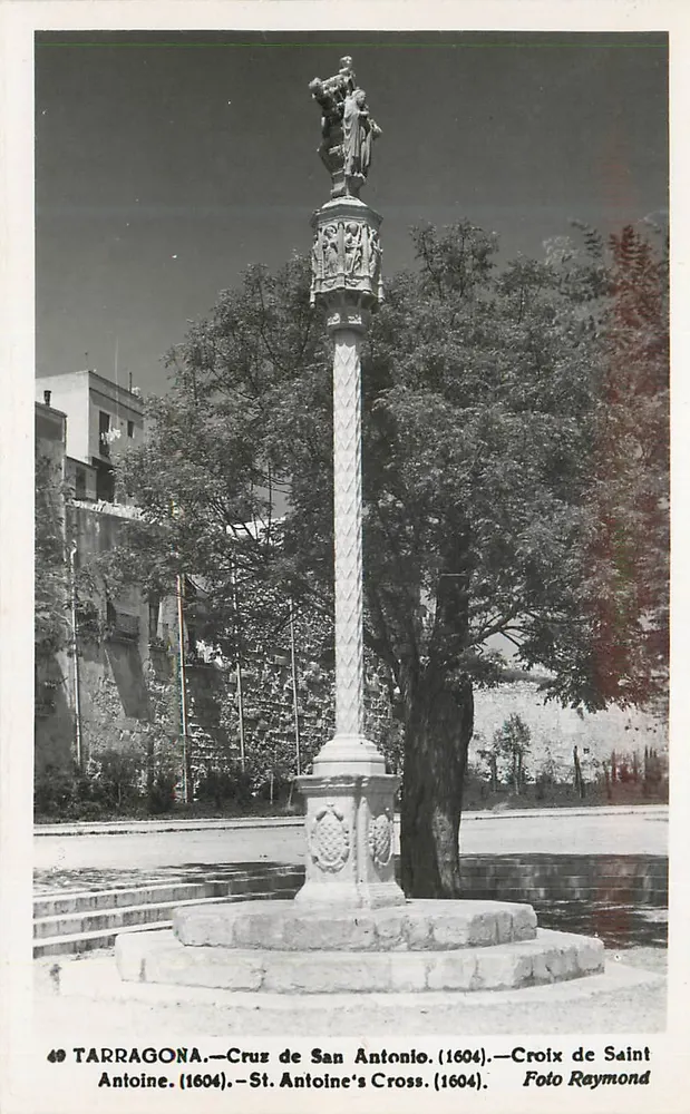 Tarragona — Cruz de São Antônio (1604) — Foto Raymond - Frente