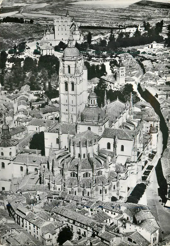 Segovie — La Cathédrale et l'Alcázar. Vue aérienne — Dominguez - Madrid, N° 1001 - Recto
