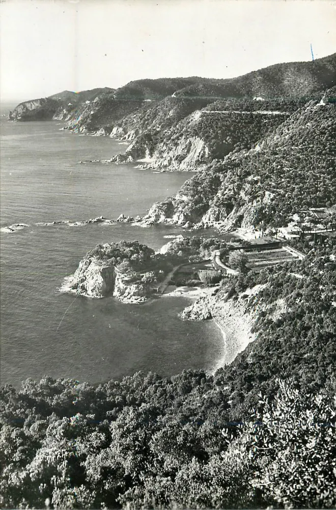 San Feliu de Guixols (Costa Brava) — detalhe da costa — Taller A. Zerkowitz - Frente