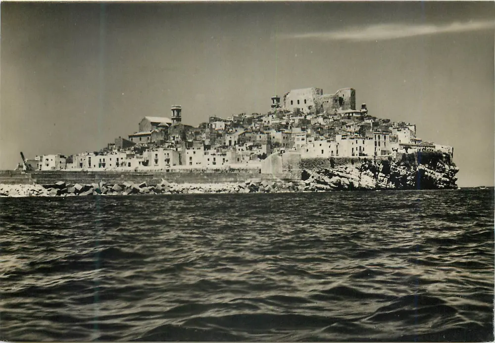 Peníscola — Población y Castillo — Fotografías de A. Campaña y J. Dute-Ferre - Frente