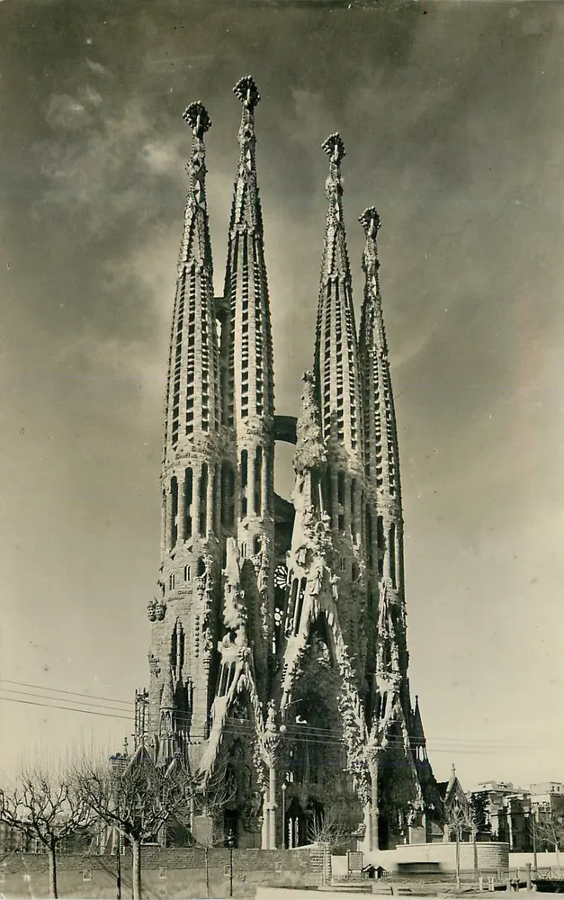 Temple de la Sagrada Familia (Gaudí) — Barcelona — éditeur inconnu, n° de série 6101 - Recto