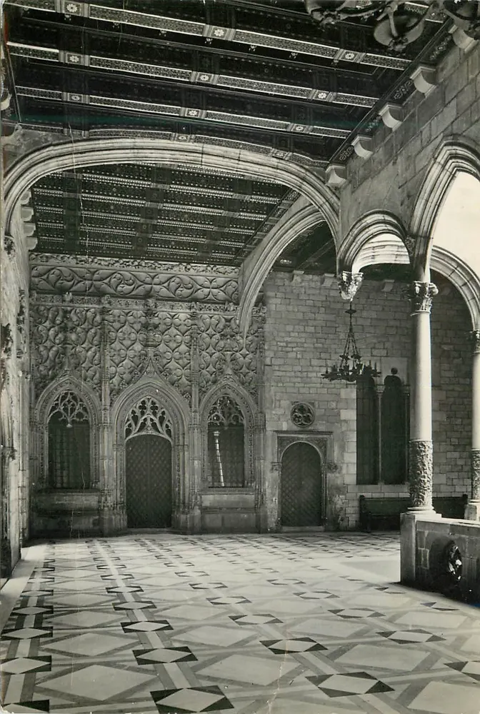 Barcelone (Barrio Gótico) — Facade de la Capilla de San Jorge dans le Palacio de la Diputación — Folios ex. A. Puga-Ferran, Série I, N° 60 - Recto