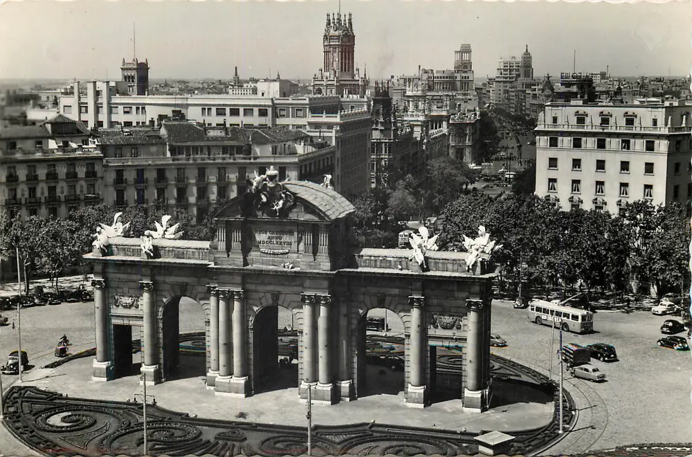 Madrid — Panoramablick auf die Puerta de Alcalá — Edition Garrabella - Vorderseite
