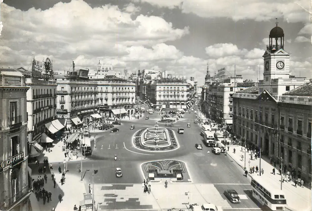Praça da Puerta del Sol — Madrid — editor FISA, N° 15 - Frente
