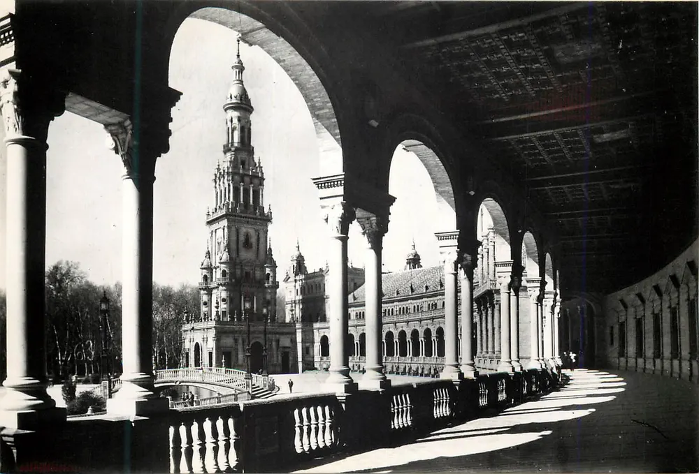 Sevilla — Plaza de España — Galerías — Heliotipia Artística Española, Madrid - Recto
