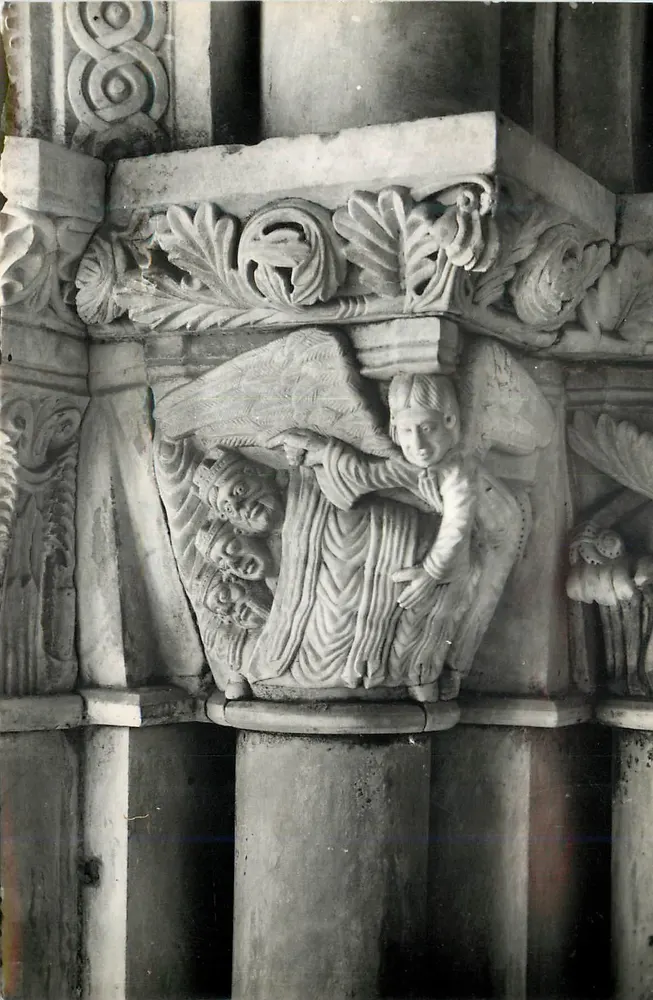 Tarragona - Cathédrale — Capitelle romane du cloître, détail de l'ange avertissant les Mages - Recto