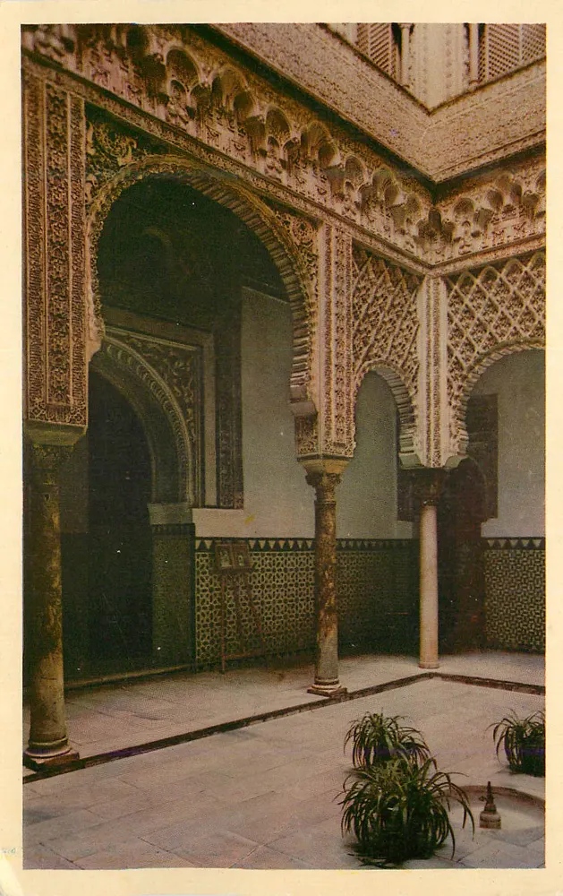 Courtyard of the Dolls — Reales Alcázares — Heliotipia Artística Española - Recto
