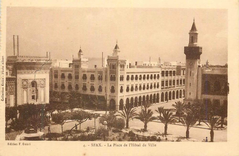 Sfax - Der Platz des Rathauses — Edition F. Gauci, Nr. 4 - Vorderseite