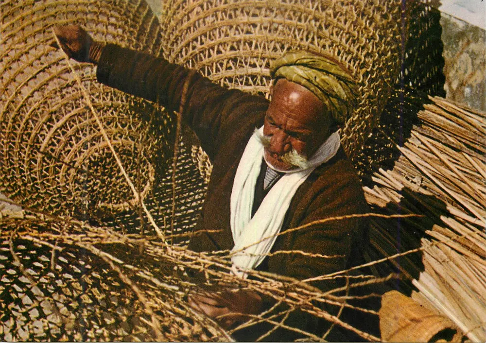 नैस के निर्माता — तुनीशिया — एडिशन्स कहिया - आगे