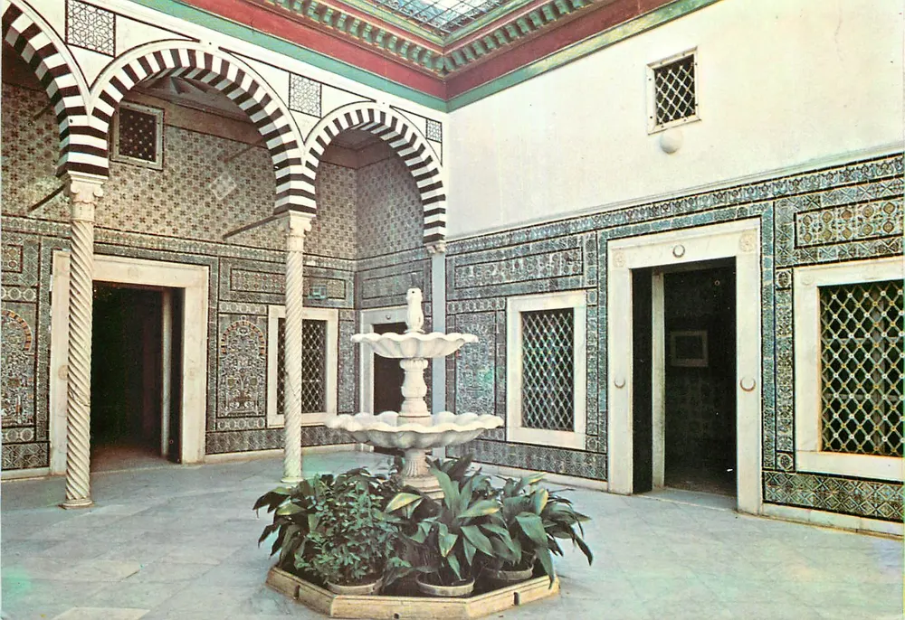 Wewnętrzny dziedziniec Muzeum Bardo — Sekcja arabska — wydawnictwo KAHIA - Awers