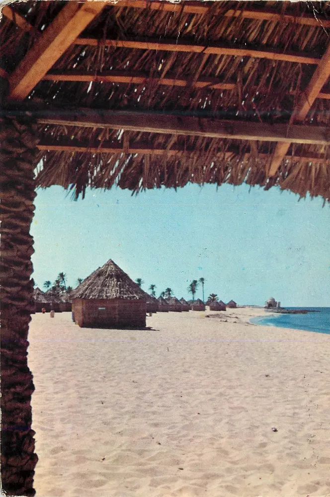 JERBA (TUNISIE) — vue de plage avec cabanes en chaume — éditeur Club Méditerranée - Voorkant