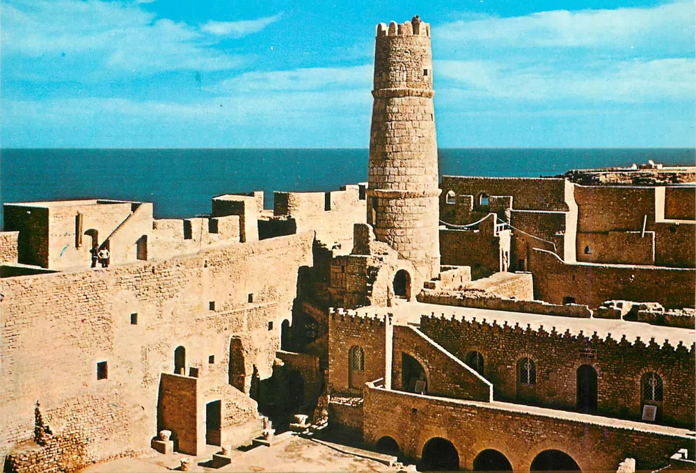 Interior do Ribat — Monastir — éditions KAHIA - Frente