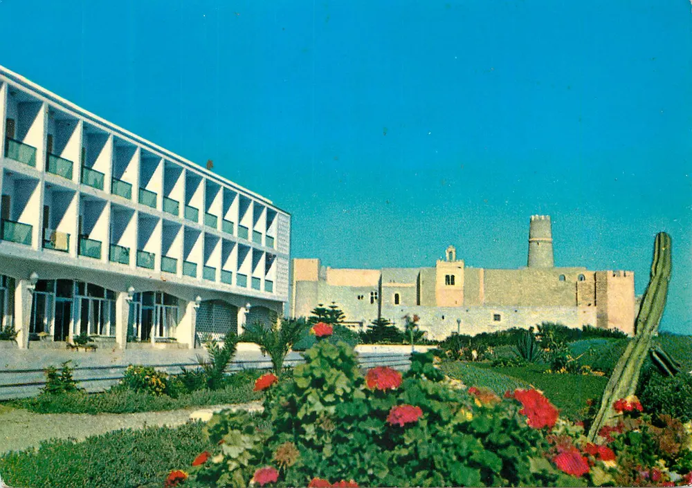 Monastir — Hotel Esplanade und Blick auf den Ribat — Cérès Productions, Tunis - Vorderseite