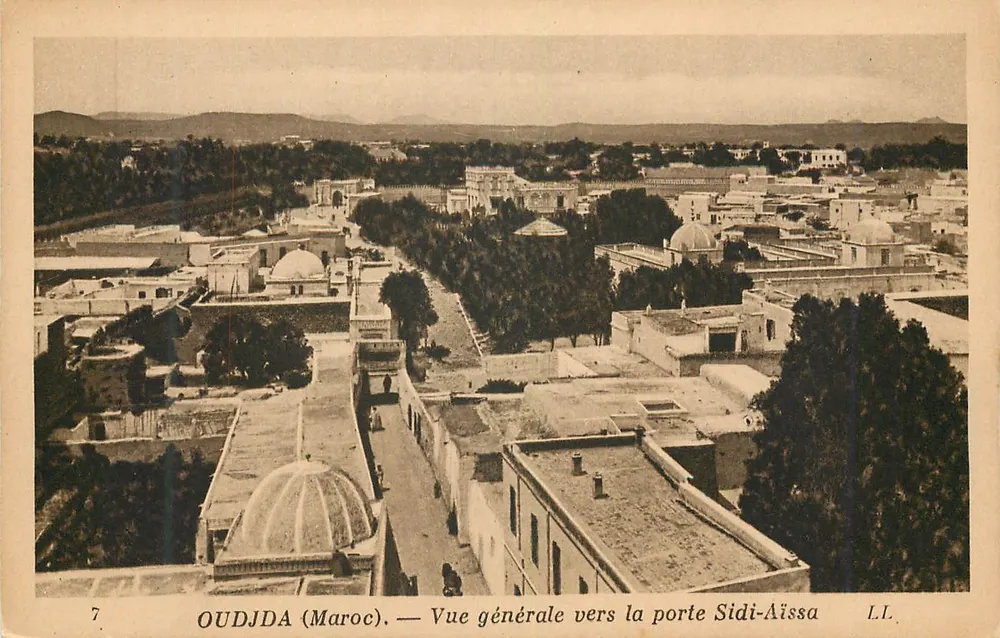 Oudjda (Maroc) — Vue générale vers la porte Sidi-Aïssa — L.I. - Recto